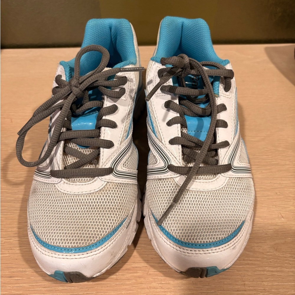 Reebok Women’s Ultimatic Running Shoe Size 5.5